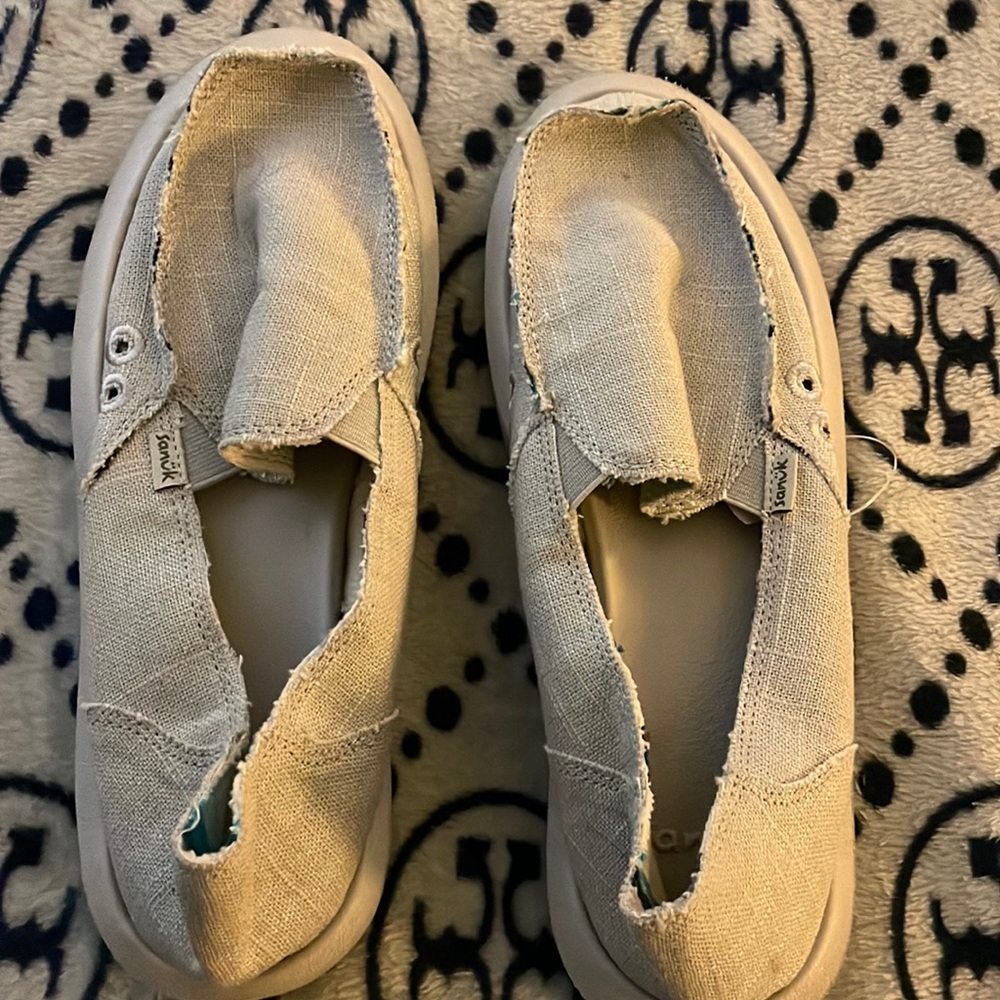 Sanuk grey size 9